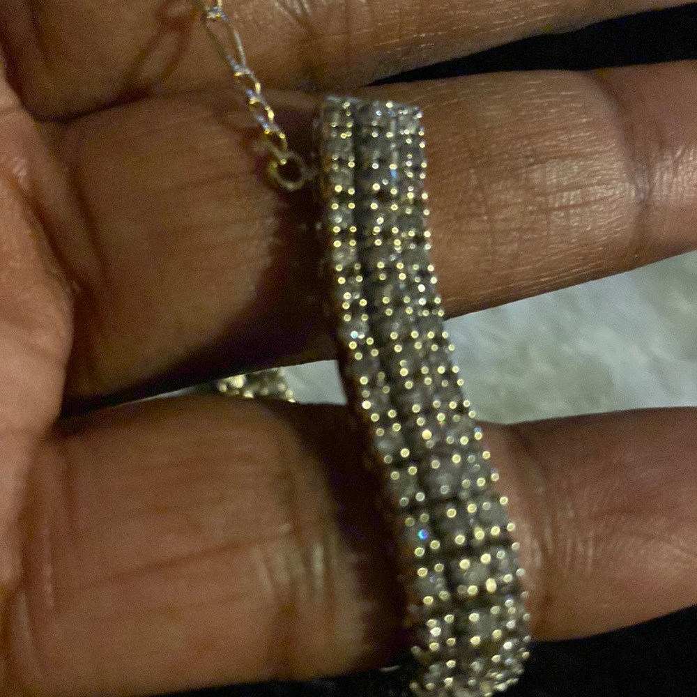 Nice 2 carat bracelet for the love of your wrist.
